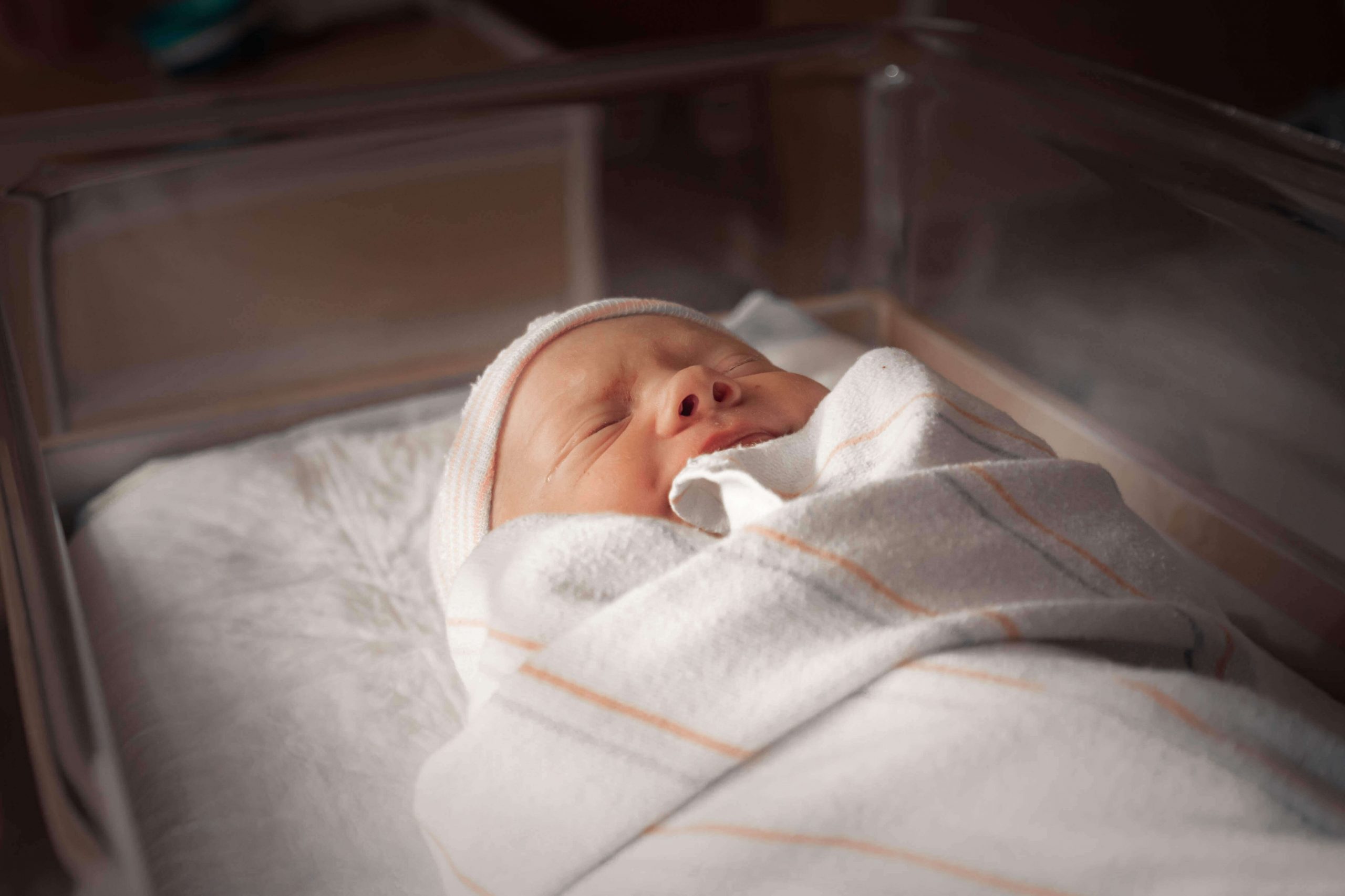 Newborn-baby-hospital-urinary Newborn baby receiving hospital care